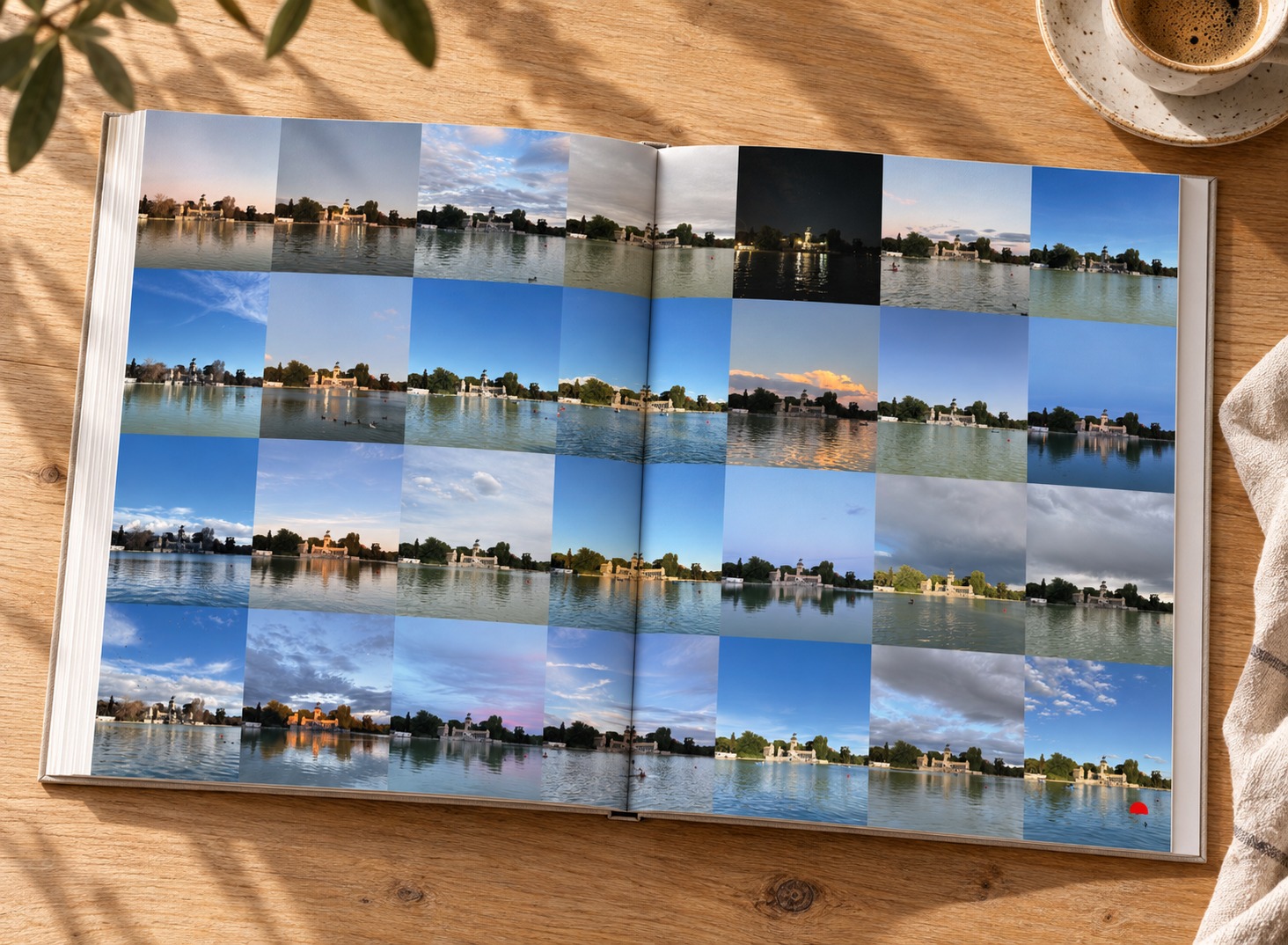 Libro SOLANERA abierto por el mosaico de fotografías del Retiro sobre una mesa